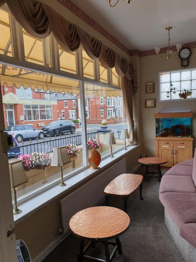 Olivers Strickley Over 35 Years Only Blackpool Extérieur photo