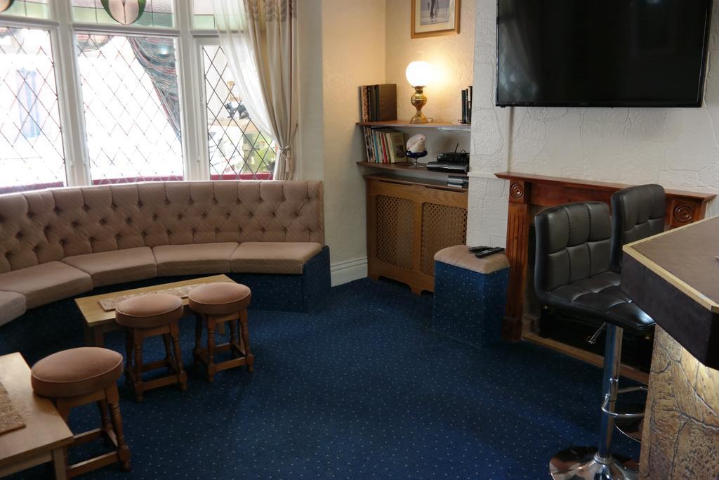 Olivers Strickley Over 35 Years Only Blackpool Extérieur photo