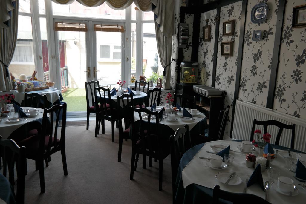 Olivers Strickley Over 35 Years Only Blackpool Extérieur photo