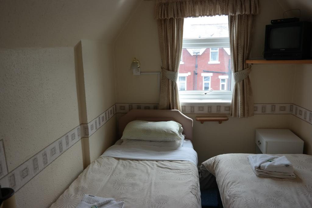 Olivers Strickley Over 35 Years Only Blackpool Chambre photo