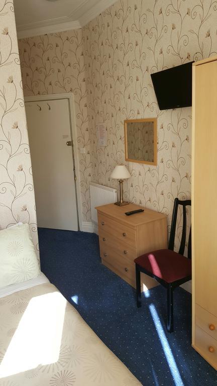Olivers Strickley Over 35 Years Only Blackpool Extérieur photo
