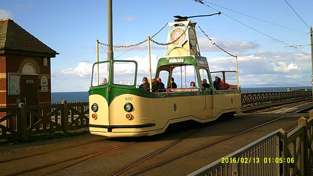 Olivers Strickley Over 35 Years Only Blackpool Extérieur photo