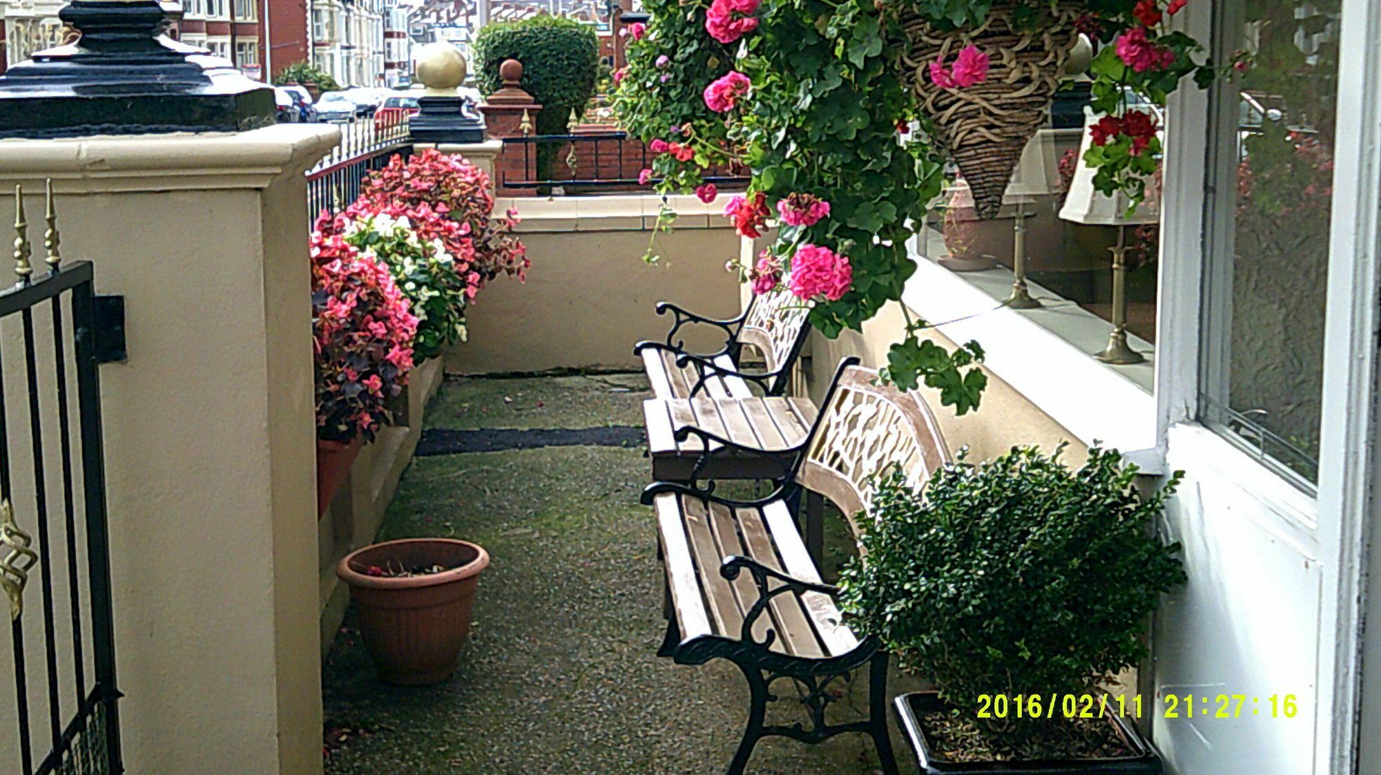 Olivers Strickley Over 35 Years Only Blackpool Extérieur photo